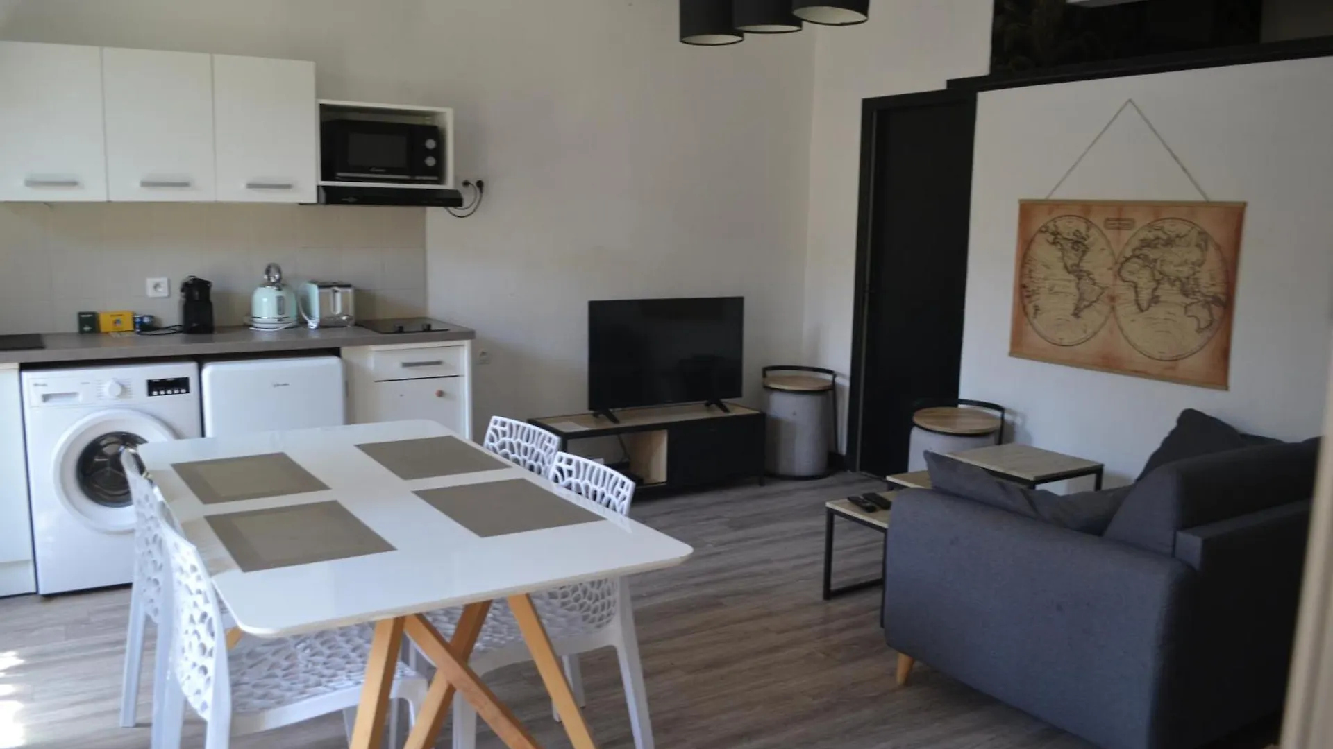 Appartement Proche Quai Rouget 0*, LʼIsle-sur-la-Sorgue France